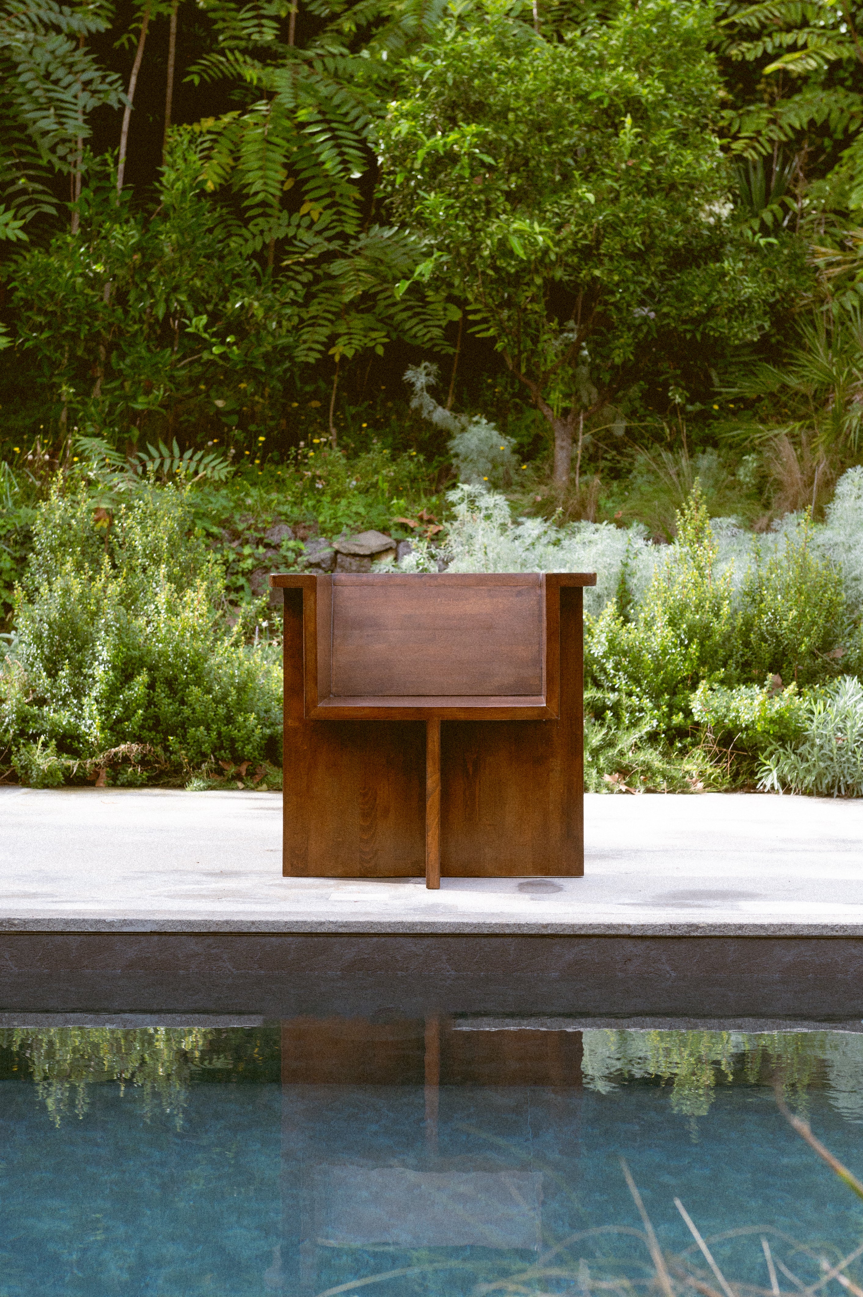 the_sanctuary_home_ecommerce_prodotti_furnitures_ceramics_ritual_holders_mobili_ceramiche_incensi_sedie_tavoli_vasi_cup_eco_retreat_roma_milano