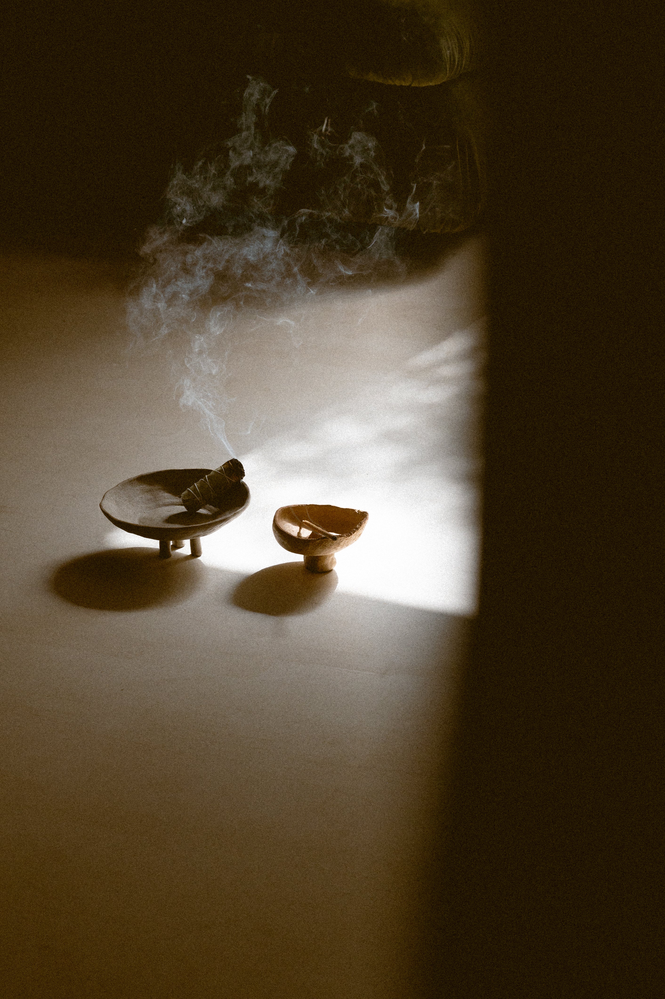 the_sanctuary_home_ecommerce_prodotti_furnitures_ceramics_ritual_holders_mobili_ceramiche_incensi_sedie_tavoli_vasi_cup_eco_retreat_roma_milano